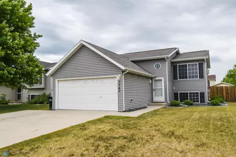 1743 Huntington Ct, West Fargo, ND 58078