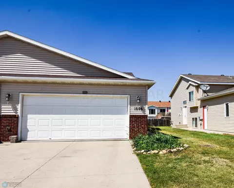 1006 36th Ave S, Moorhead, MN 56560