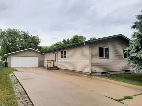 813 31 St N, Fargo, ND 58102