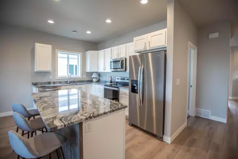 6867 67 St S, Horace, ND 58047