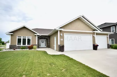 4275 Ponderosa Pl S, Fargo, ND 58104
