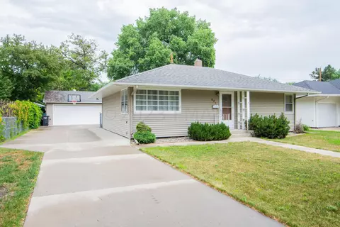 421 23 Ave N, Fargo, ND 58102