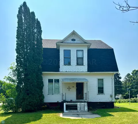 303 7th St, Hatton, ND 58240