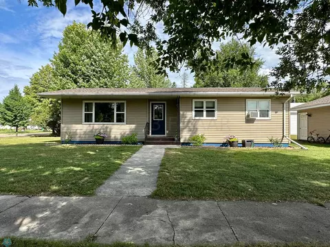 718 7th St, Hatton, ND 58240