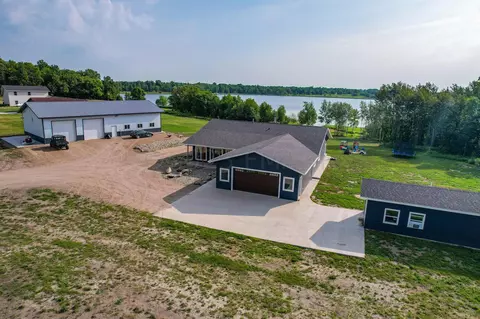 26123 Rice Lake Trl, Detroit Lakes, MN 56501