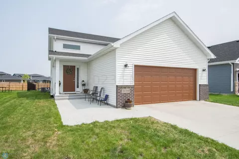 1114 Lilac Ln S, Moorhead, MN 56560