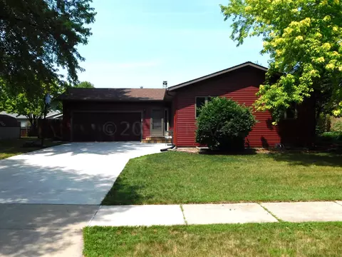 2301 24 Ave S, Fargo, ND 58103