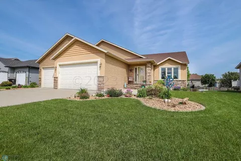 4758 44 St S, Fargo, ND 58104