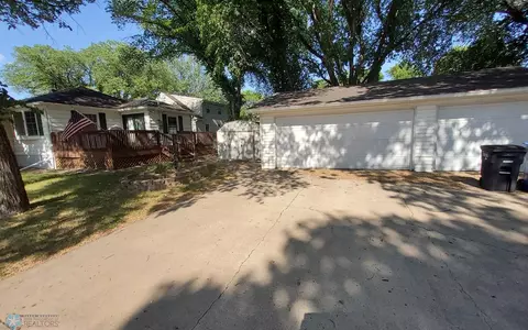 902 17 St S, Fargo, ND 58103