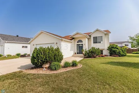 968 39 Ave W, West Fargo, ND 58078