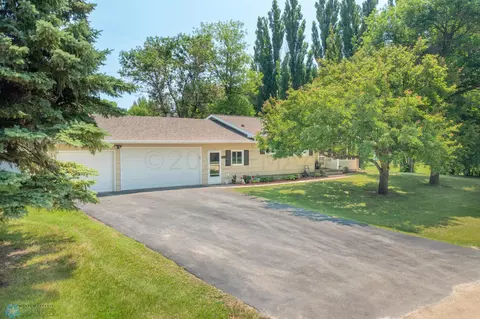 602 3rd Ave, Reynolds, ND 58275