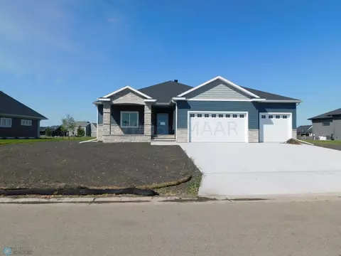 308 Trent Jones Dr, Oxbow, ND 58047