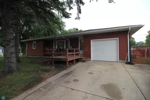 1325 18 Ave S, Fargo, ND 58103