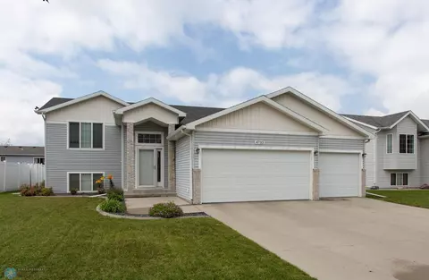 4733 52 St S, Fargo, ND 58104