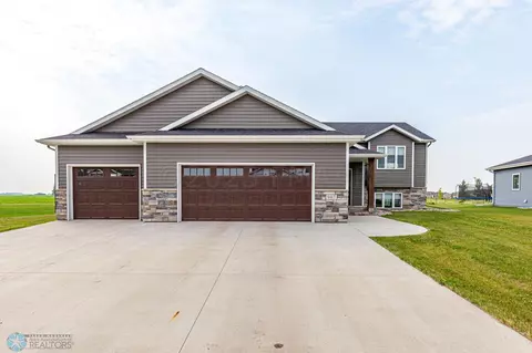 907 11th Ave NE, Dilworth, MN 56529