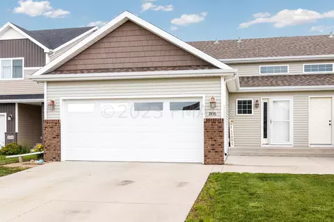 2416 31st Ave S, Moorhead, MN 56560