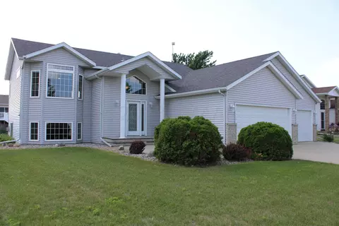 3365 Jefferson St S, Fargo, ND 58104