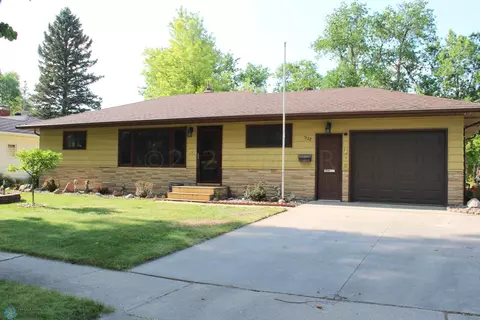 1322 16th Ave S, Moorhead, MN 56560