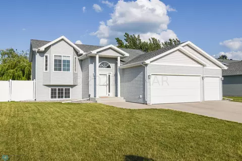 3686 Polk St S, Fargo, ND 58104
