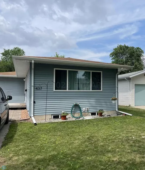 437 22 St S, Fargo, ND 58103