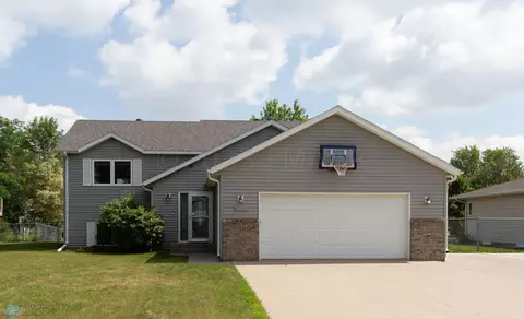 211 Alice Ln, Harwood, ND 58042