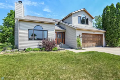 3128 E Village Green Loop Dr E, Moorhead, MN 56560