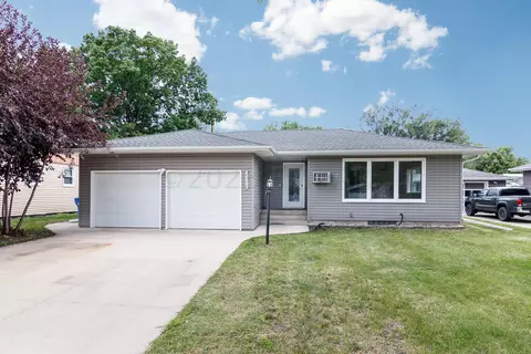 2310 8 St N, Fargo, ND 58102