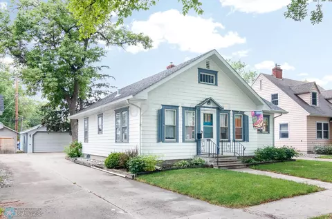 1338 12 St N, Fargo, ND 58102