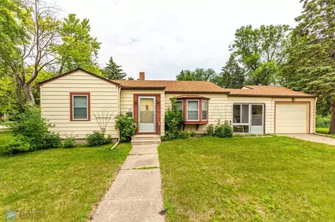 1302 10th Ave S, Moorhead, MN 56560