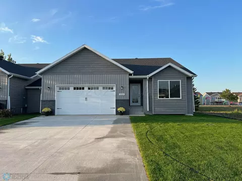 3014 41 Ave S, Moorhead, MN 56560