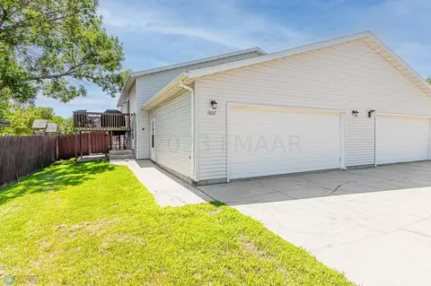 1807 32 Ave S, Fargo, ND 58103