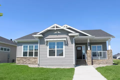 2589 Golden Ln S, Fargo, ND 58104