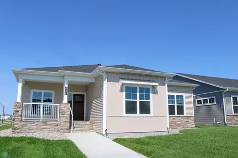 2595 Golden Ln S, Fargo, ND 58104