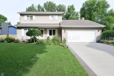 56 Prairiewood Dr S, Fargo, ND 58103