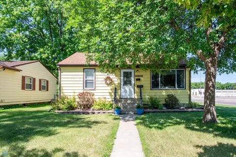 1417 14th St N, Moorhead, MN 56560