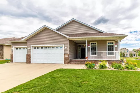 1911 Queensbury St, West Fargo, ND 58078