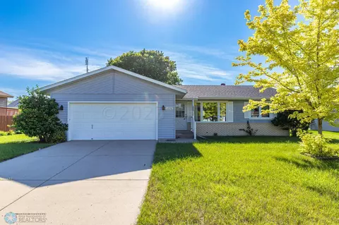 1220 17th St N, Moorhead, MN 56560