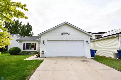 2905 29th Avenue Cir S, Moorhead, MN 56560