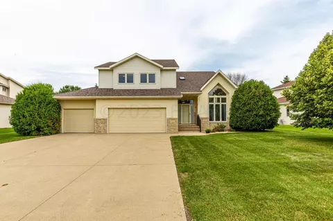 5028 Rose Creek Pkwy S, Fargo, ND 58104