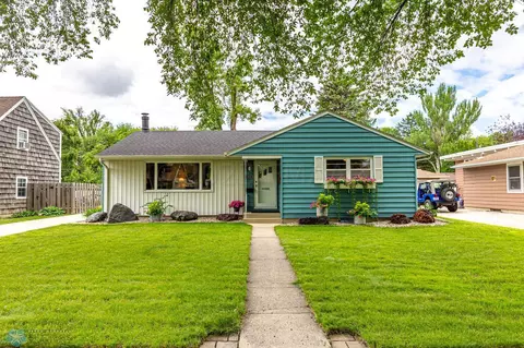 1715 6 St S, Fargo, ND 58103