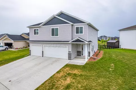 2082 65 Ave S, Fargo, ND 58104