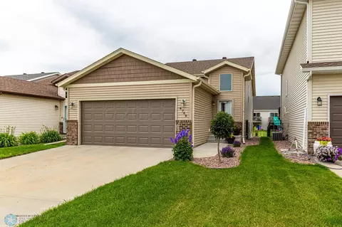 4768 Chelsea Ln S, Fargo, ND 58104