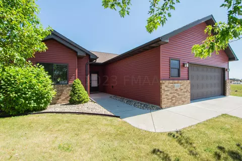 3448 25th St S, Moorhead, MN 56560