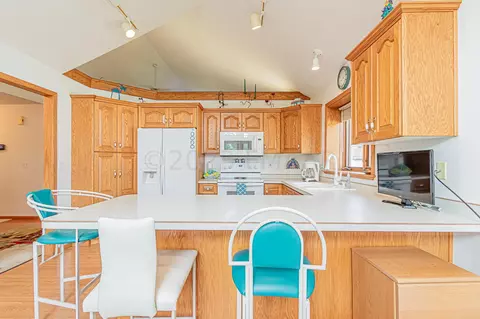 1146 Eagle Park Dr S, Fargo, ND 58104 photo 8