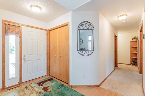 1146 Eagle Park Dr S, Fargo, ND 58104 photo 4