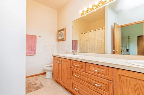 1146 Eagle Park Dr S, Fargo, ND 58104 photo 19