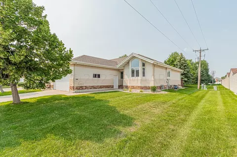 1146 Eagle Park Dr S, Fargo, ND 58104
