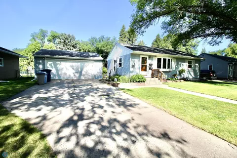 1511 13th St S, Moorhead, MN 56560