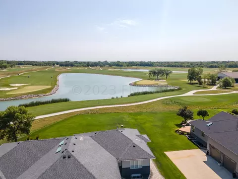 524 Sunset Dr, Oxbow, ND 58047 photo 3