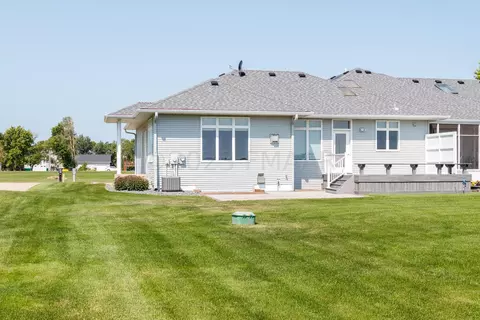 524 Sunset Dr, Oxbow, ND 58047 photo 5